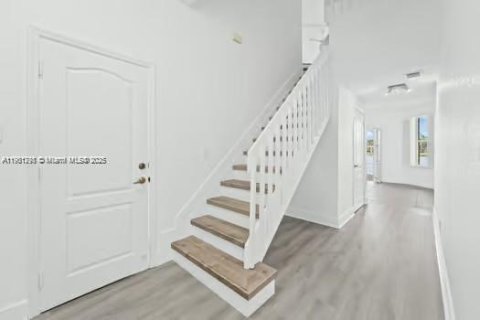 Townhouse in Miami, Florida 3 bedrooms, 193.24 sq.m. № 1953251 - photo 17