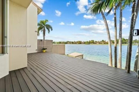 Townhouse in Miami, Florida 3 bedrooms, 193.24 sq.m. № 1953251 - photo 30