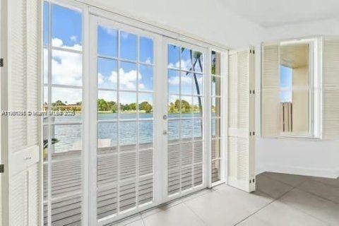 Townhouse in Miami, Florida 3 bedrooms, 193.24 sq.m. № 1953251 - photo 18