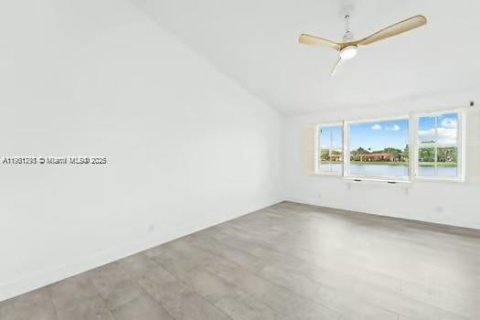 Townhouse in Miami, Florida 3 bedrooms, 193.24 sq.m. № 1953251 - photo 9
