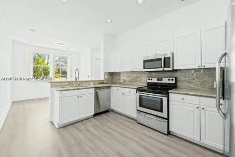 Townhouse in Miami, Florida 3 bedrooms, 193.24 sq.m. № 1953251 - photo 23