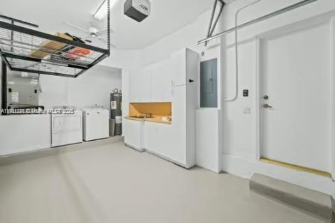 Townhouse in Miami, Florida 3 bedrooms, 193.24 sq.m. № 1953251 - photo 2