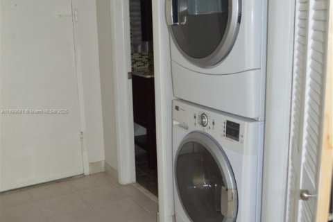 Снять в аренду кондоминиум в Уэстон, Флорида 1 спальня, 78.5м2, № 1950875 - фото 21