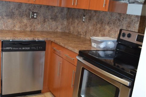 Снять в аренду кондоминиум в Уэстон, Флорида 1 спальня, 78.5м2, № 1950875 - фото 6