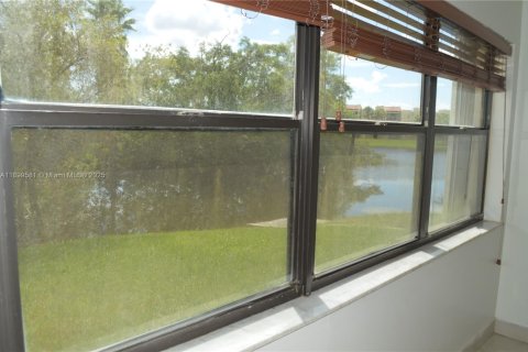 Снять в аренду кондоминиум в Уэстон, Флорида 1 спальня, 78.5м2, № 1950875 - фото 11