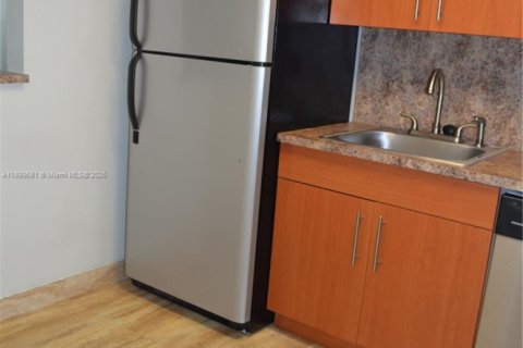 Снять в аренду кондоминиум в Уэстон, Флорида 1 спальня, 78.5м2, № 1950875 - фото 2