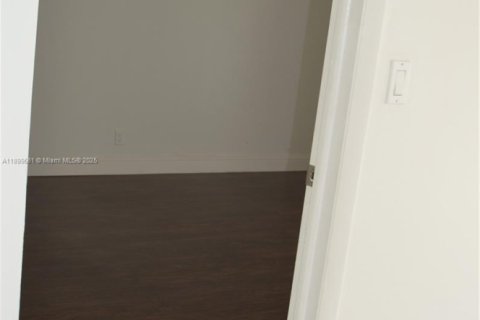 Снять в аренду кондоминиум в Уэстон, Флорида 1 спальня, 78.5м2, № 1950875 - фото 14