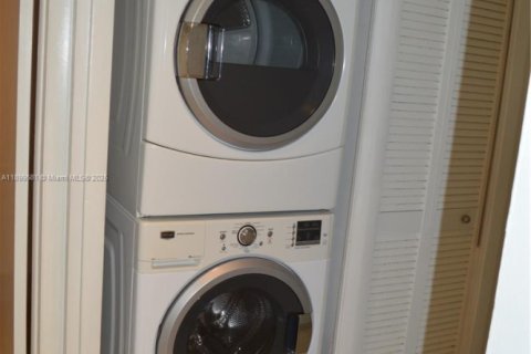 Снять в аренду кондоминиум в Уэстон, Флорида 1 спальня, 78.5м2, № 1950875 - фото 20