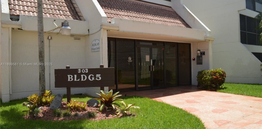 Кондоминиум с 1 спальней в Уэстон, Флорида № 1950875