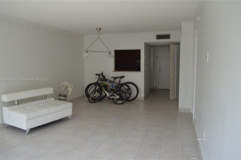 Снять в аренду кондоминиум в Уэстон, Флорида 1 спальня, 78.5м2, № 1950875 - фото 9