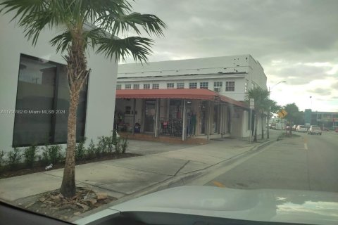 Propiedad comercial en venta en Miami, Florida № 1864460 - foto 5