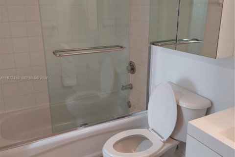Condo in Miami, Florida, 1 bedroom  № 2041703 - photo 25