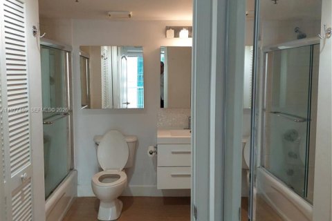 Condo in Miami, Florida, 1 bedroom  № 2041703 - photo 22