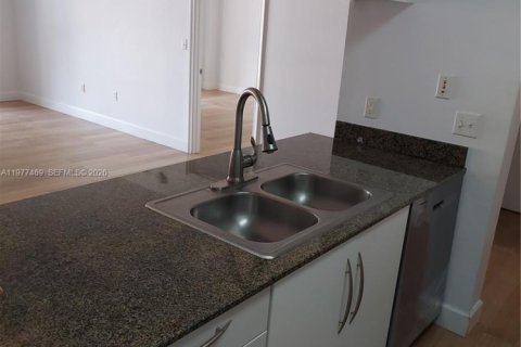 Condo in Miami, Florida, 1 bedroom  № 2041703 - photo 12