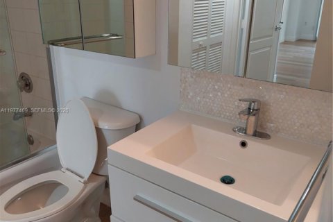 Condo in Miami, Florida, 1 bedroom  № 2041703 - photo 26