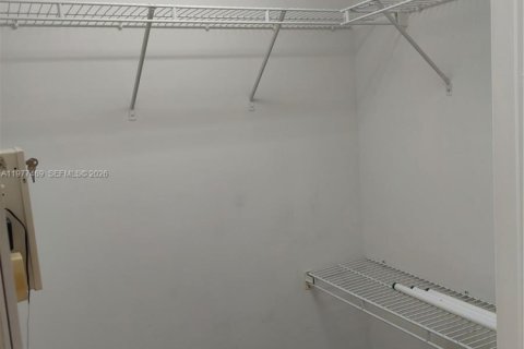 Condo in Miami, Florida, 1 bedroom  № 2041703 - photo 18