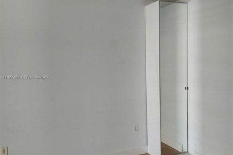 Condo in Miami, Florida, 1 bedroom  № 2041703 - photo 16