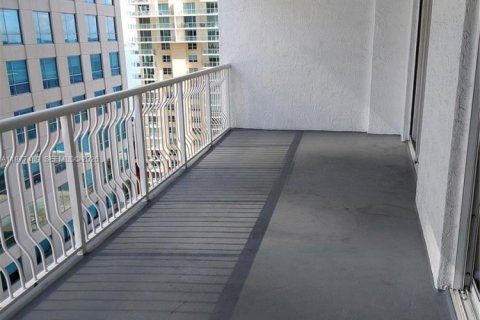 Condo in Miami, Florida, 1 bedroom  № 2041703 - photo 10