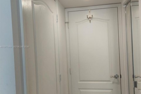 Condo in Miami, Florida, 1 bedroom  № 2041703 - photo 20