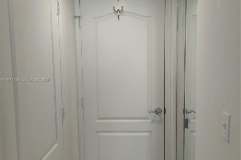 Condo in Miami, Florida, 1 bedroom  № 2041703 - photo 21