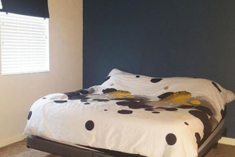 Снять в аренду таунхаус в Уэст-Палм-Бич, Флорида 3 спальни, 116.87м2, № 1047621 - фото 1