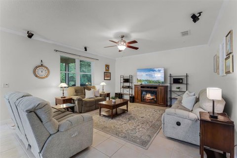 House in Orlando, Florida 4 bedrooms, 266.63 sq.m. № 1835394 - photo 8