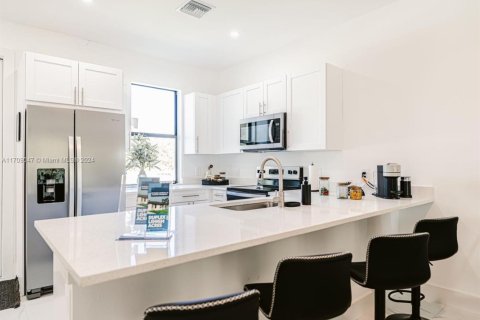 Propiedad comercial en venta en Lehigh Acres, Florida № 1696232 - foto 12