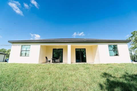 Propiedad comercial en venta en Lehigh Acres, Florida № 1696232 - foto 3