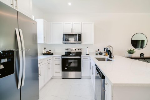 Propiedad comercial en venta en Lehigh Acres, Florida № 1696232 - foto 10