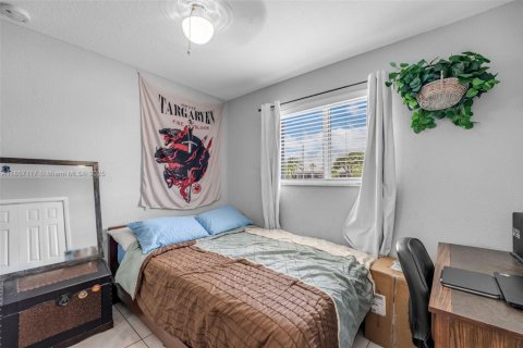 House in Miami, Florida 3 bedrooms, 98.1 sq.m. № 1883801 - photo 14