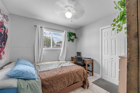 House in Miami, Florida 3 bedrooms, 98.1 sq.m. № 1883801 - photo 13