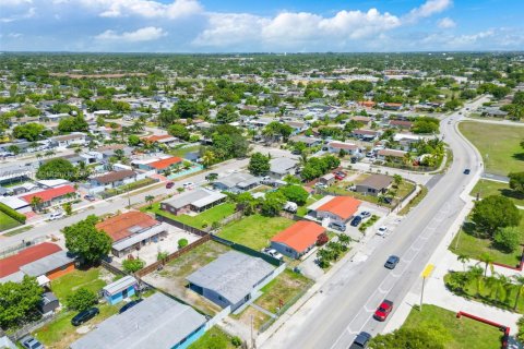 House in Miami, Florida 3 bedrooms, 98.1 sq.m. № 1883801 - photo 24