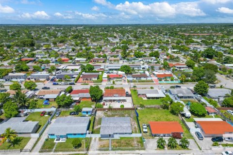 House in Miami, Florida 3 bedrooms, 98.1 sq.m. № 1883801 - photo 19