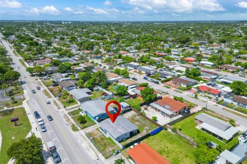 House in Miami, Florida 3 bedrooms, 98.1 sq.m. № 1883801 - photo 22