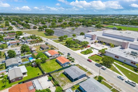 House in Miami, Florida 3 bedrooms, 98.1 sq.m. № 1883801 - photo 23