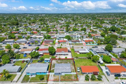 House in Miami, Florida 3 bedrooms, 98.1 sq.m. № 1883801 - photo 20