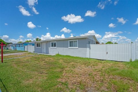 House in Miami, Florida 3 bedrooms, 98.1 sq.m. № 1883801 - photo 3