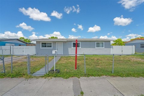 House in Miami, Florida 3 bedrooms, 98.1 sq.m. № 1883801 - photo 1