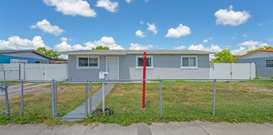 House in Miami, Florida 3 bedrooms, 98.1 sq.m. № 1883801