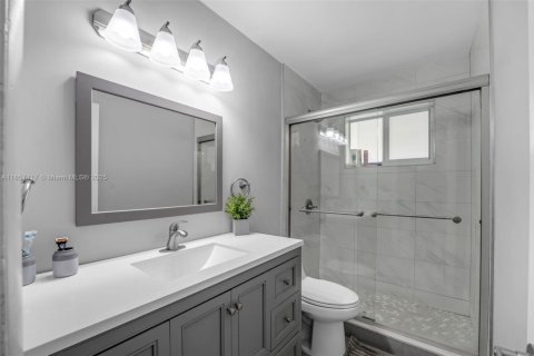 House in Miami, Florida 3 bedrooms, 98.1 sq.m. № 1883801 - photo 15