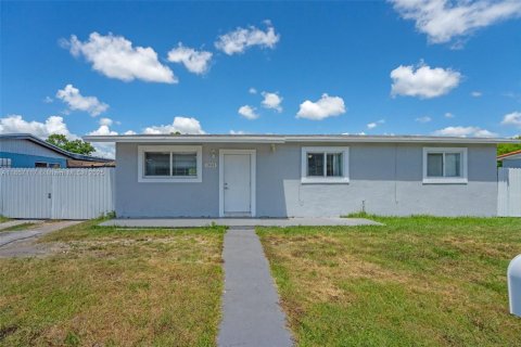 House in Miami, Florida 3 bedrooms, 98.1 sq.m. № 1883801 - photo 5