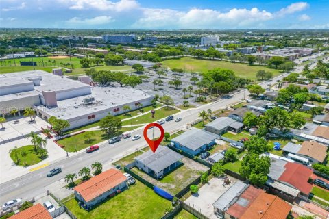 House in Miami, Florida 3 bedrooms, 98.1 sq.m. № 1883801 - photo 26