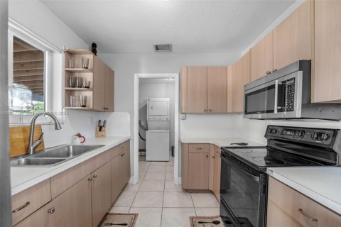 House in Miami, Florida 3 bedrooms, 98.1 sq.m. № 1883801 - photo 8