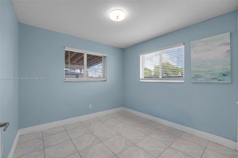 House in Miami, Florida 3 bedrooms, 98.1 sq.m. № 1883801 - photo 17