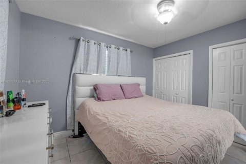 House in Miami, Florida 3 bedrooms, 98.1 sq.m. № 1883801 - photo 18