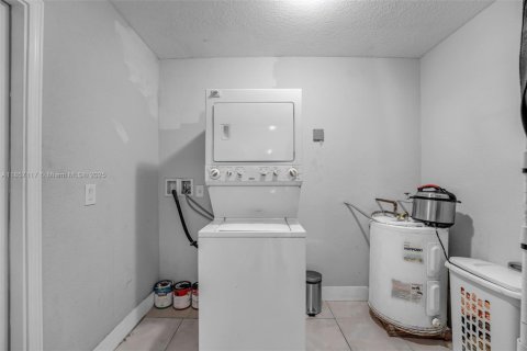 House in Miami, Florida 3 bedrooms, 98.1 sq.m. № 1883801 - photo 7