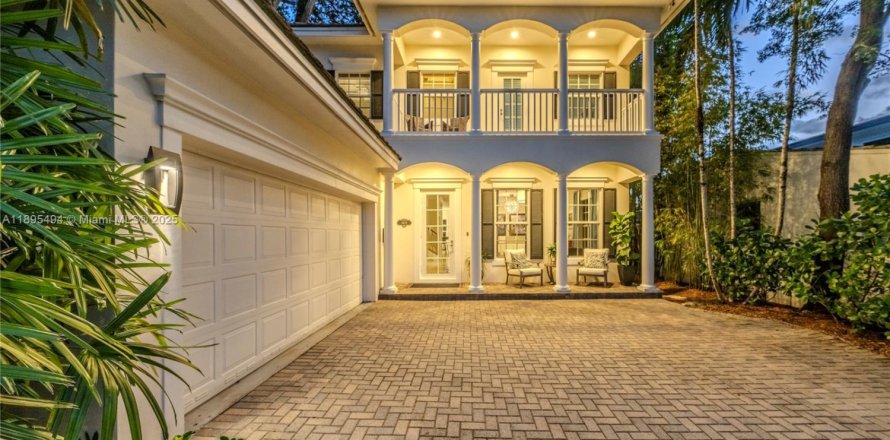 Casa en Fort Lauderdale, Florida 5 dormitorios, 291.71 m2 № 1948970
