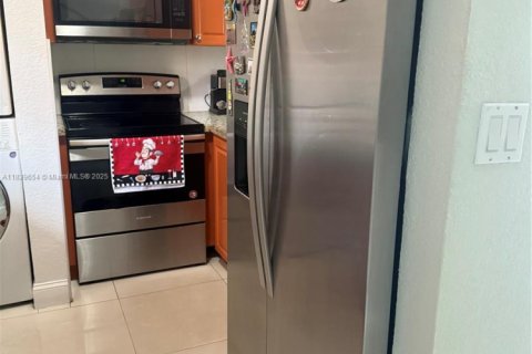 Condo in Hialeah, Florida, 2 bedrooms  № 1828336 - photo 7