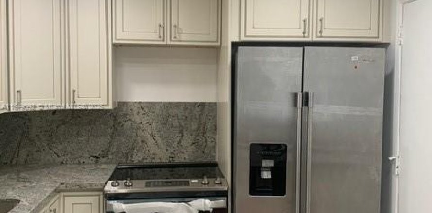 Condominio en Hallandale Beach, Florida, 1 dormitorio № 1920653