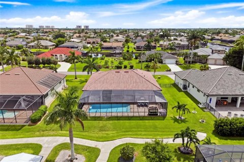 Casa en venta en Cape Coral, Florida, 3 dormitorios, 195 m2 № 2386756 - foto 9